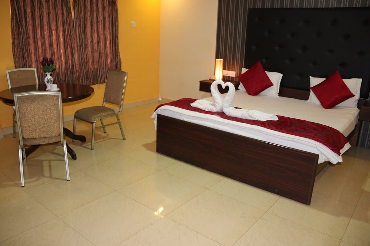 Luxurious Rooms & Suites